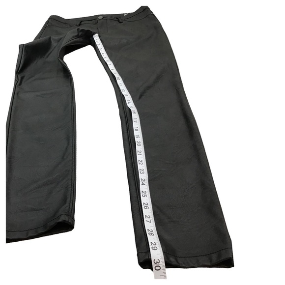 BLANK NYC - Vegan Leather Skinny in Blacked Out - 30 - Picture 9 of 16